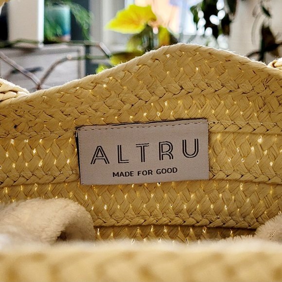 ALTRU weaved straw tote - Picture 2 of 7